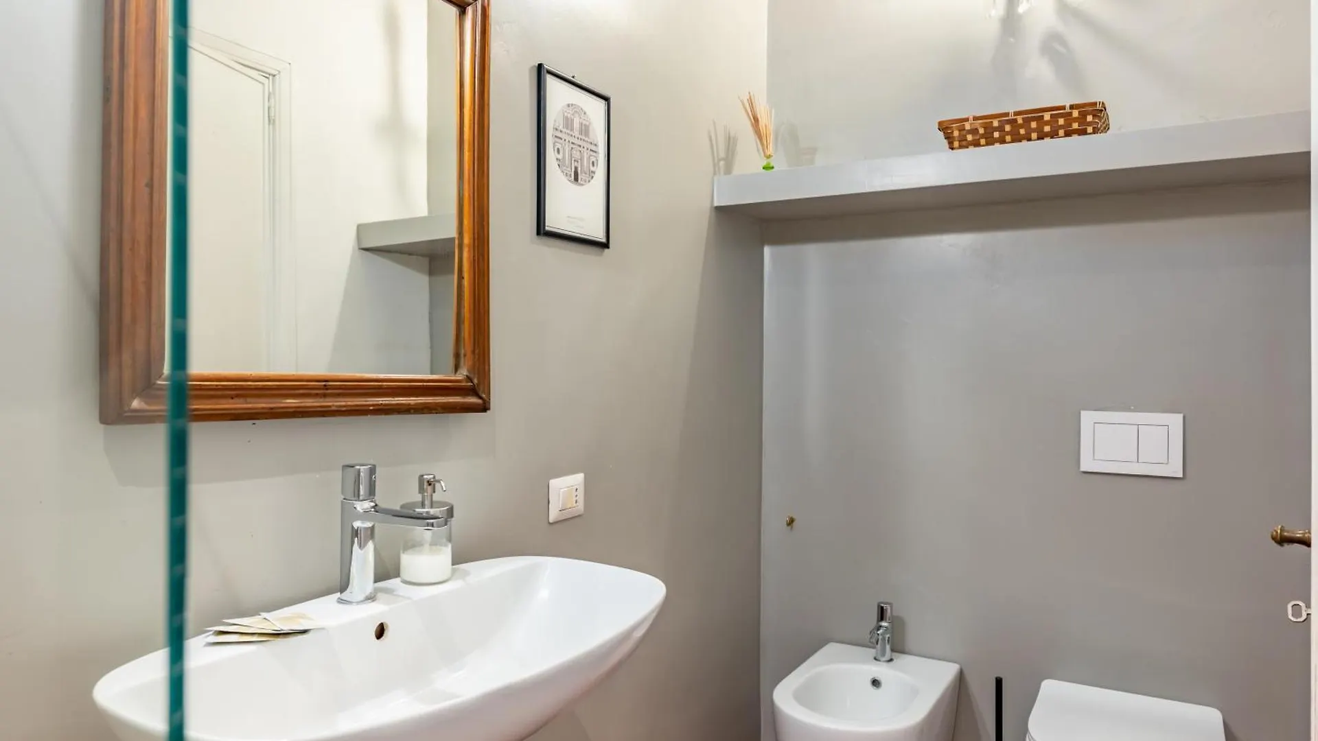 Elegant Apt Steps From Castello Ursino In Catania Apartment