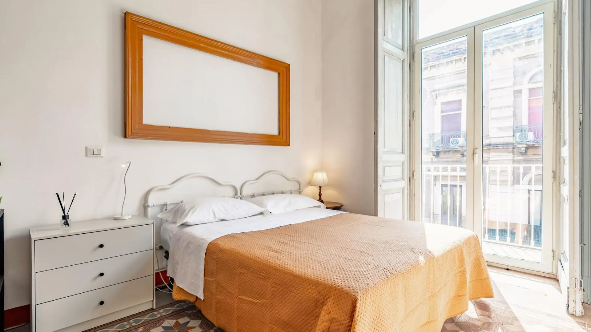 Elegant Apt Steps From Castello Ursino In Catania