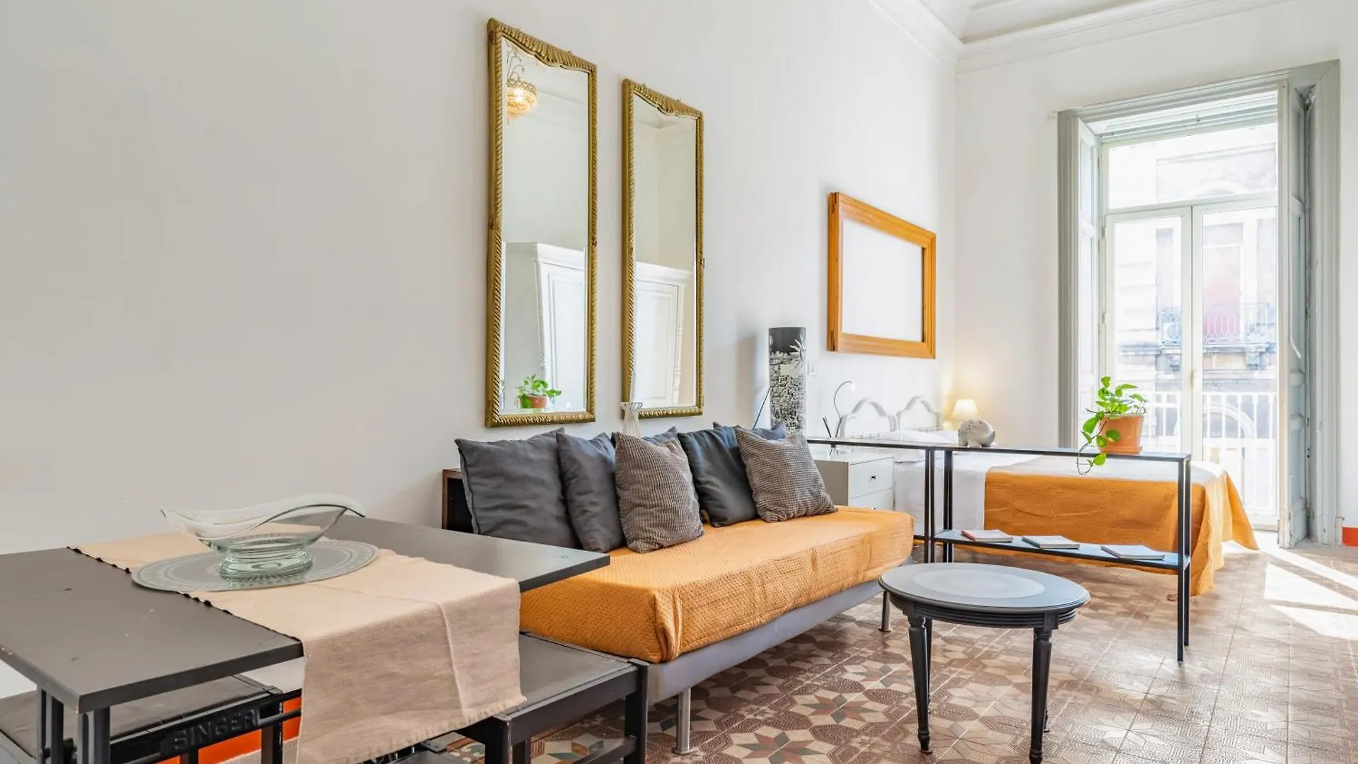 شقة Elegant Apt Steps From Castello Ursino In كاتانيا